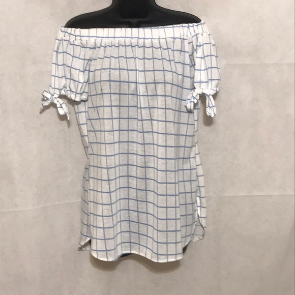 Eden & Olivia Tops - Eden & Olivia Off The Shoulder Blouse Size M—B2